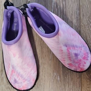 Tommy Bahama girl's pink, lavender water shoes Size 13/1